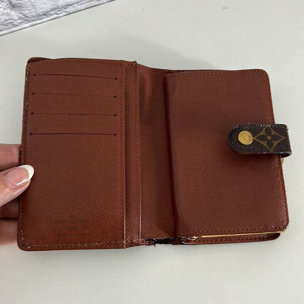 Authenticated Louis Vuitton Viennois vintage wallet - Picture 3 of 15